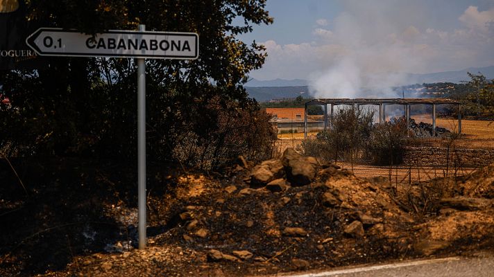 Telediario 1 - El incendio de Lleida, el primero de gran magnitud del verano, deja dos muertos en una granja