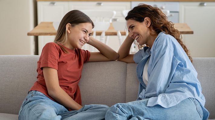 Telediario 1 - Personas del colectivo LGTBIQ+ recuerdan cómo salieron del armario con sus familias