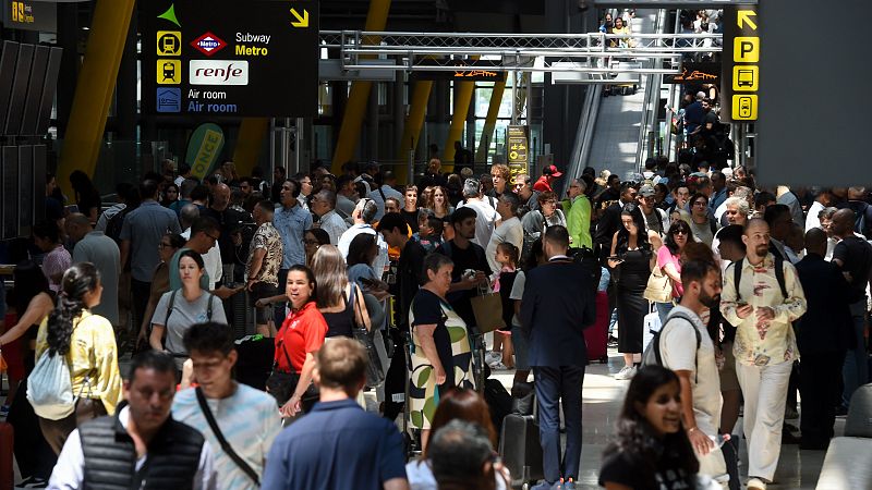 La Terminal 4 de Barajas recupera la normalidad después del caos vivido durante la jornada
