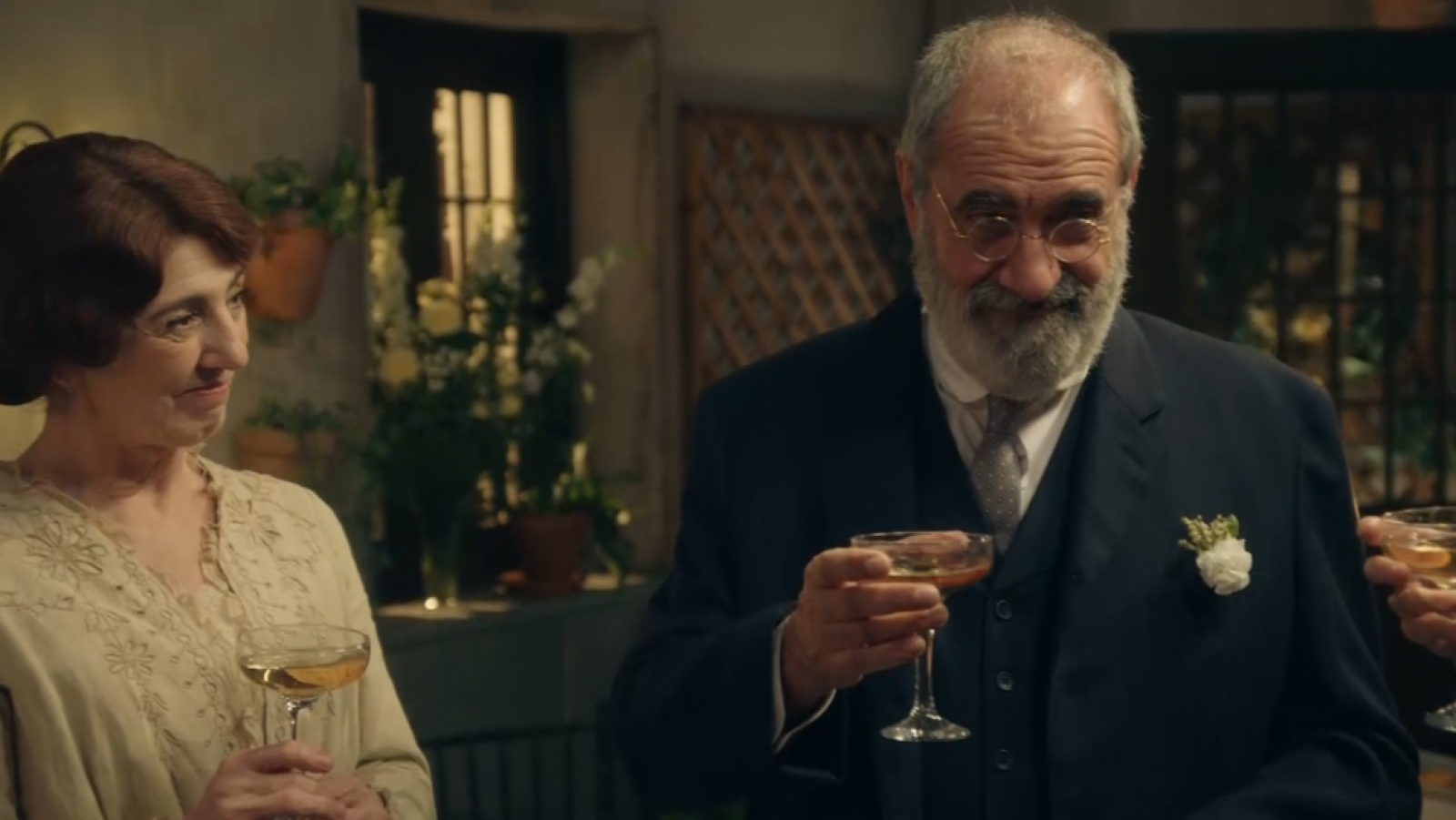 La Promesa: Rómulo y Emilia celebran su amor en palacio - La promesa | Ver