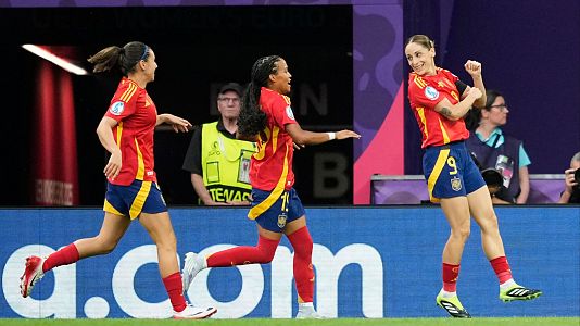 Esther adelant a Espaa con un golazo de espuela casi en el primer minuto