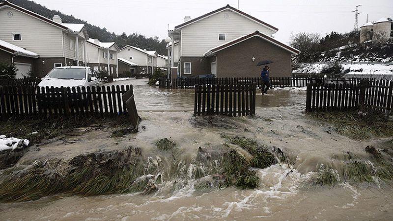 Viento, lluvia, nevadas y peligro de aludes en noreste peninsular y Baleares | Ver