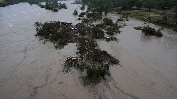 Las inundaciones repentinas en Texas causan al menos 32 muertos y decenas de desaparecidos