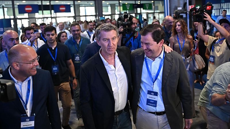 El PP presenta su proyecto como una "tabla salvación" ante la "vergüenza" del PSOE