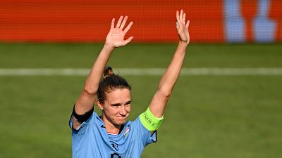 Vivianne Miedema marca un gol de bandera para romper el empate en el Pases Bajos - Gales