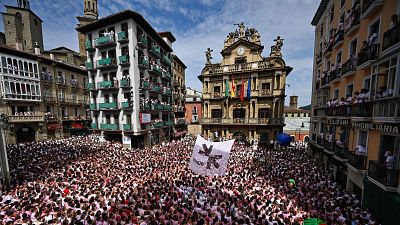 El chupinazo se resiste pero arranca los Sanfermines a grito de "viva Palestina libre"