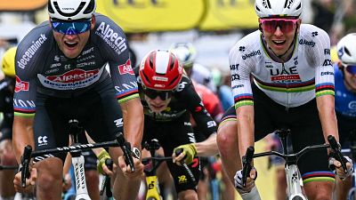 Van der Poel se impone a Pogacar y a Vingegaard y se viste de amarillo
