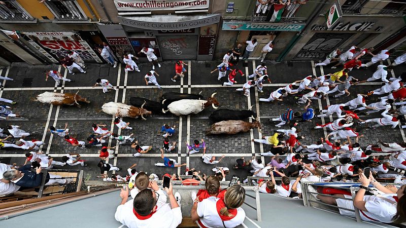 La Policía vigila el encierro de San Fermín desde el aire