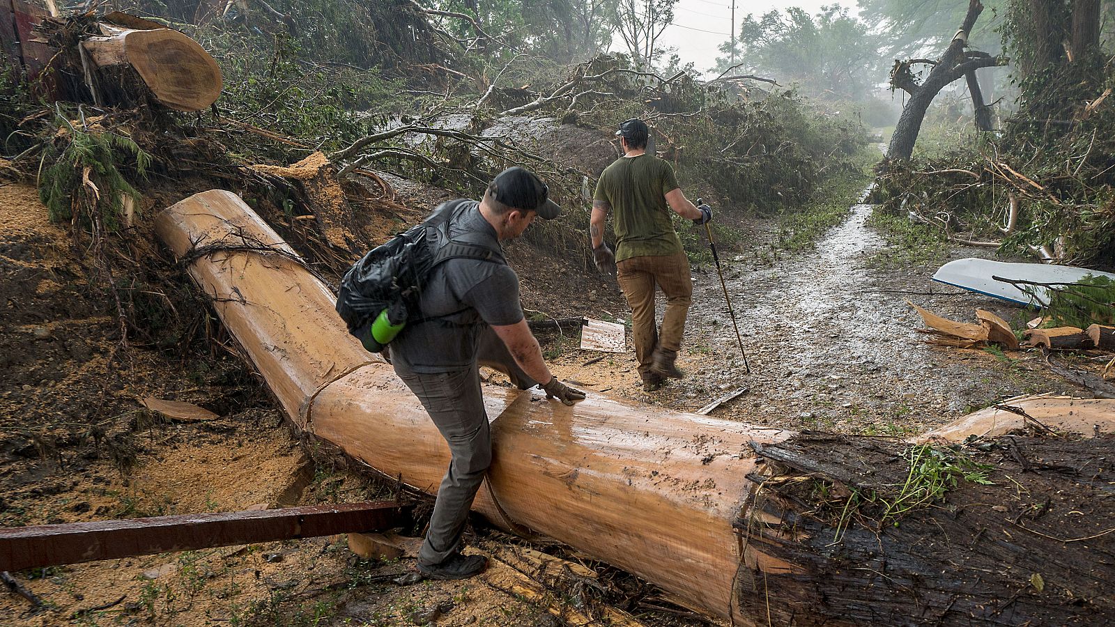 Aumentan a más de 100 los fallecidos tras las inundaciones en Texas - Telediario Matinal | Ver