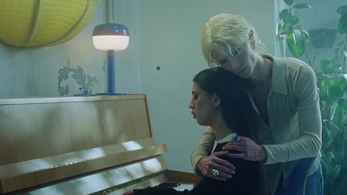 Telediario 2 - Gara Duran debuta con 'Alkimia', un disco entre el pop ambiental y el pop rock que narra una relación tóxica