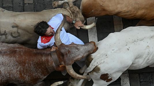 As ha sido la maana del tercer encierro, trepidante, entre enganchones y atropellos