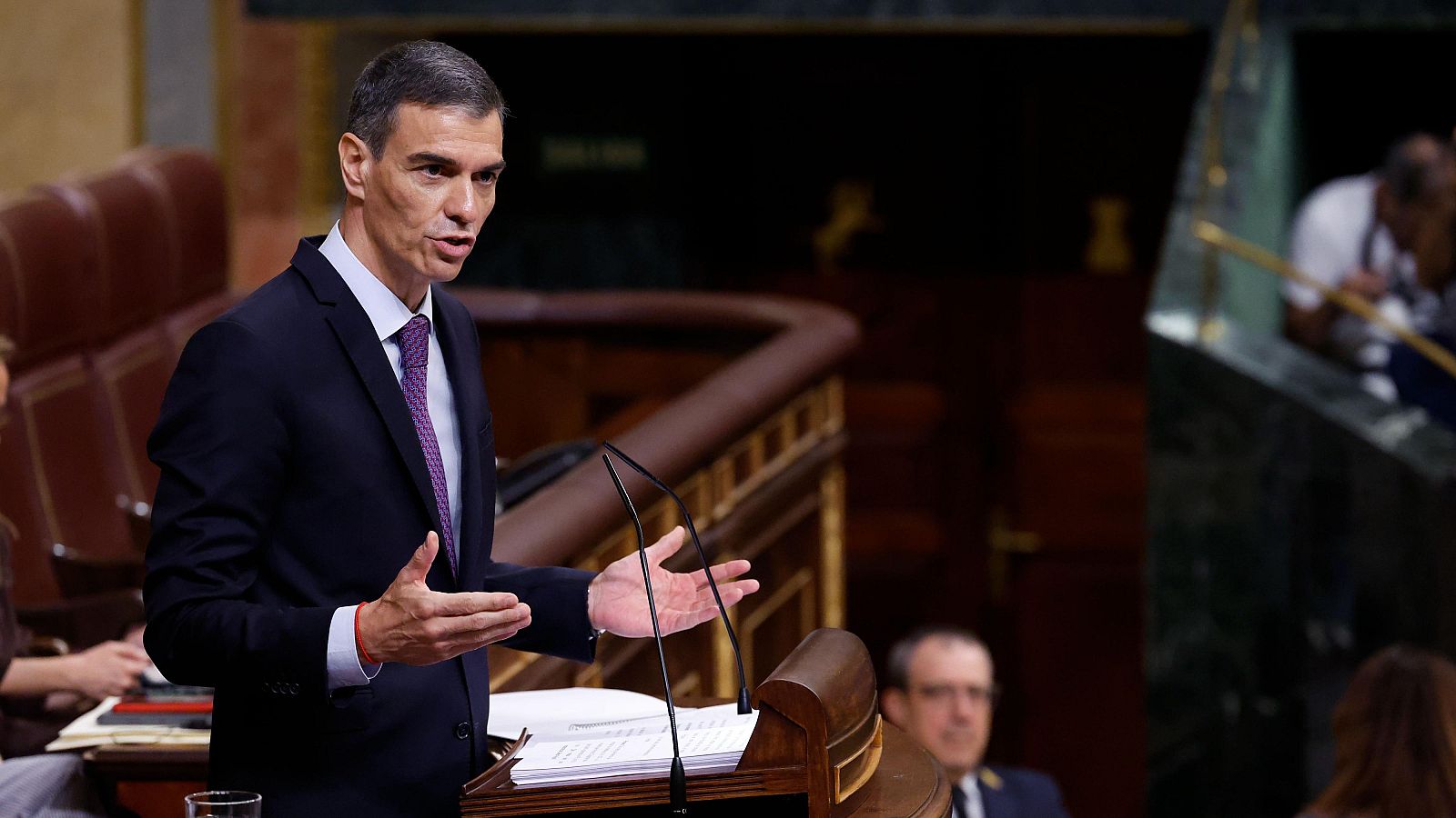 Sánchez dice que Feijóo busca hacer "una reforma a medida" para "salvar" a la pareja de Ayuso: "¡Qué descaro!" - Informativo 24h | Ver