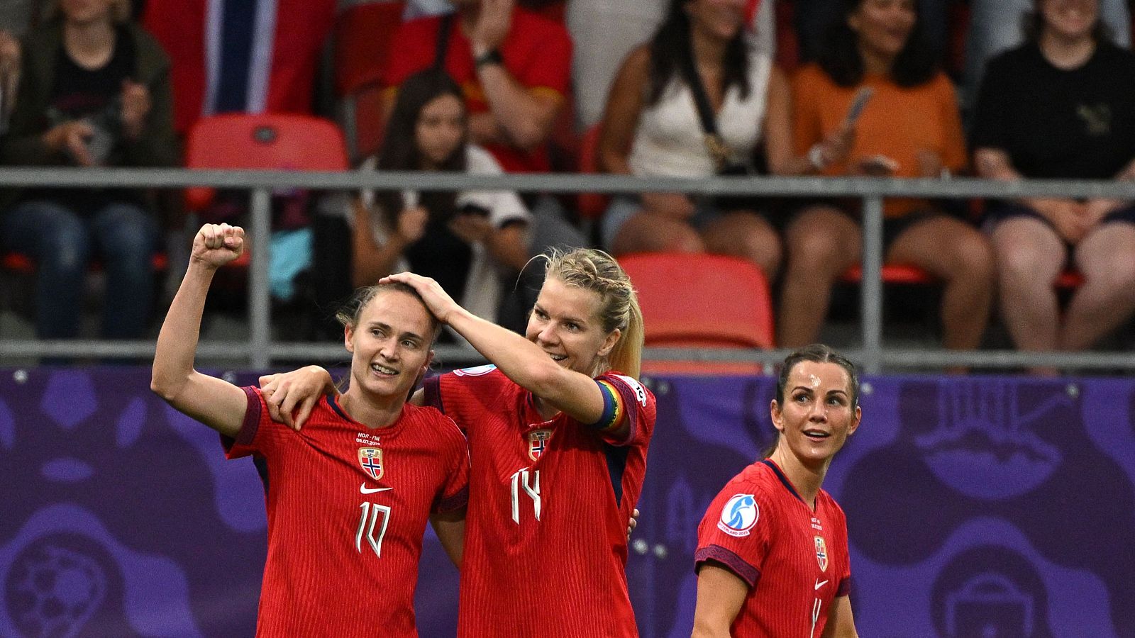 El gol de Graham Hansen a Finlandia: ¿adrede o sin querer? | Ver