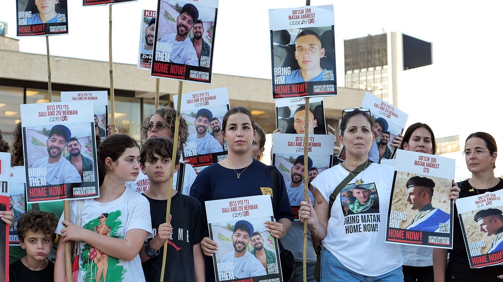 Hamás acepta liberar a diez rehenes vivos en las negociaciones para la tregua en Gaza - Telediario Matinal | Ver