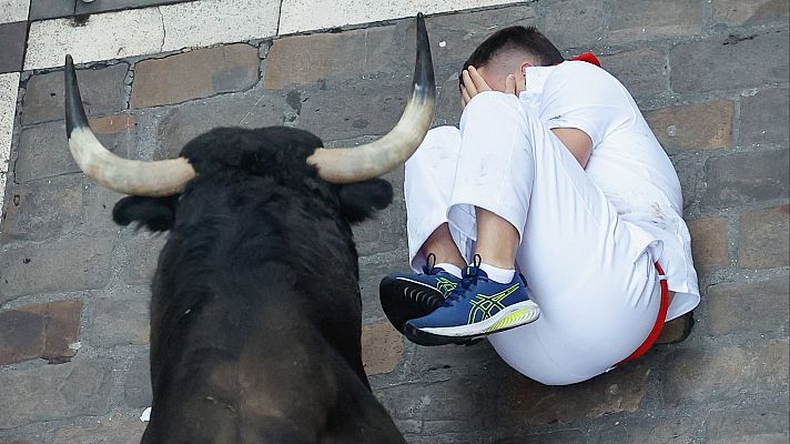 San Fermín - Cuarto encierro de San Fermín 2025: vídeo a cámara lenta