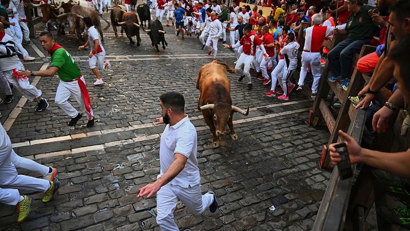 VÍDEO | Cuarto encierro de San Fermín 2025: carrera muy rápida, arriesgada y limpia