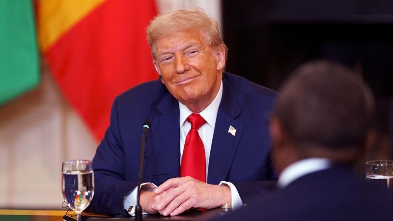 Trump elogia al presidente de Liberia por su "buen inglés", lengua oficial del país