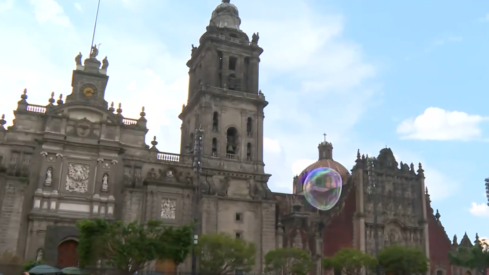 Ciudad de México se hunde por el peso de sus edificios | Ver