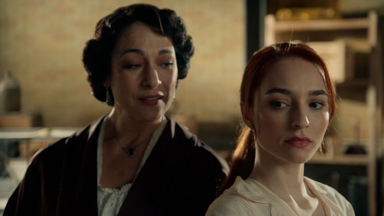 La Promesa - Leocadia no quiere a Enora trabajando en el hangar - La promesa | Ver