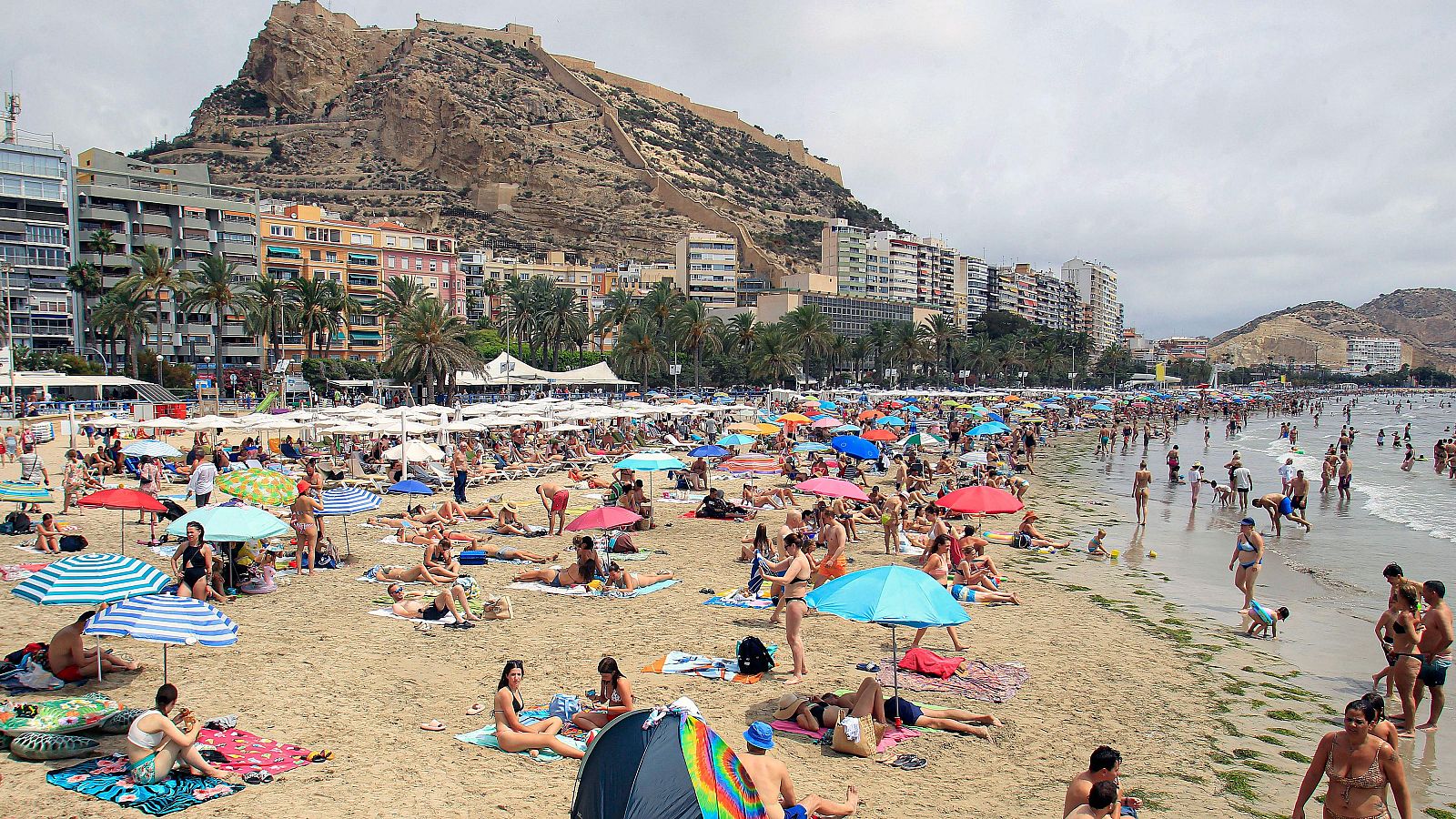 Mojácar, Salou y Benidorm: destinos más demandados en verano - Telediario 1 | Ver