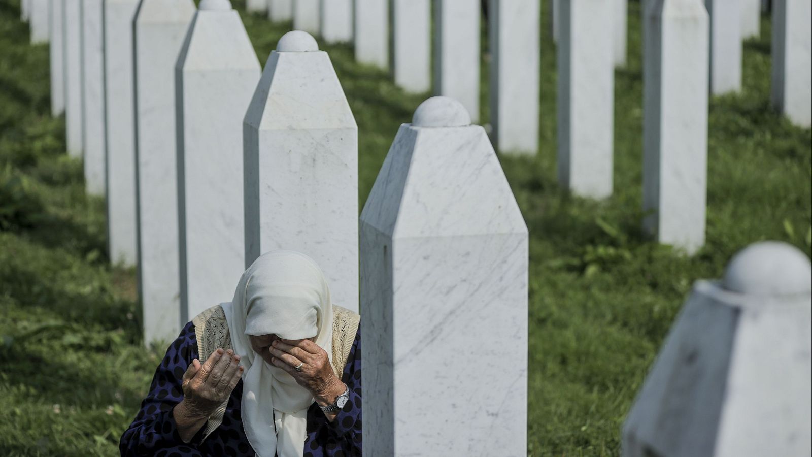 30 años de la matanza de Srebrenica - Telediario 1 | Ver