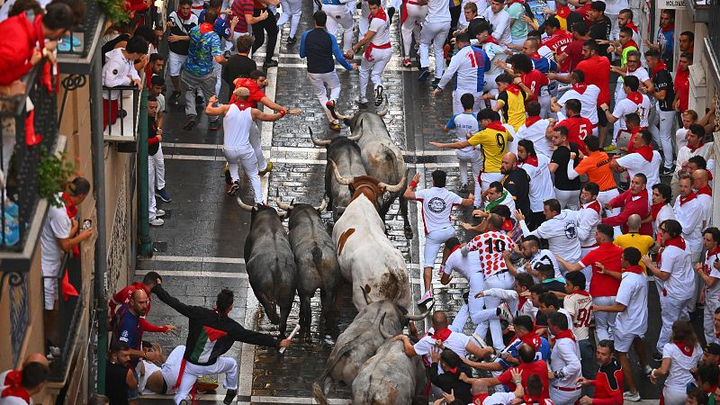 VÍDEO | Sexto encierro: Los toros de José Escolar dejan momentos de peligro a su entrada a la plaza