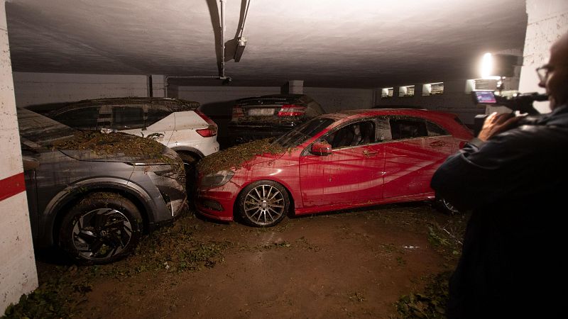 Vecinos de Zaragoza afectados por la dana: "Las bolas de granizo caían como granadas"