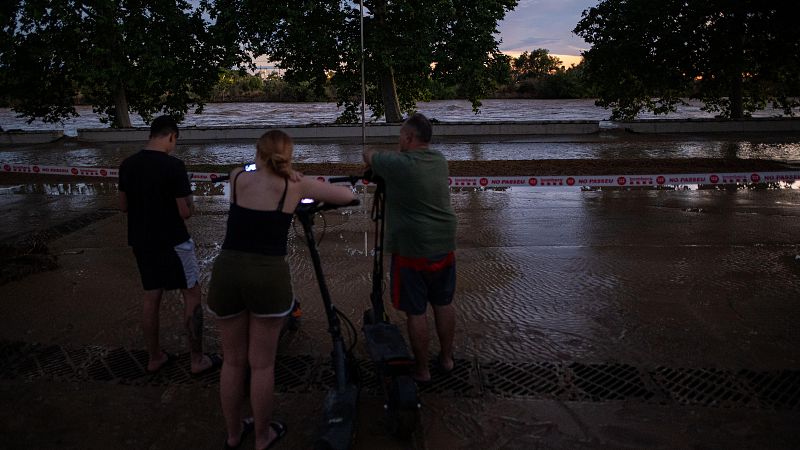 Buscan a dos personas arrastradas por el río Foix a la altura de la localidad barcelonesa de Cubelles