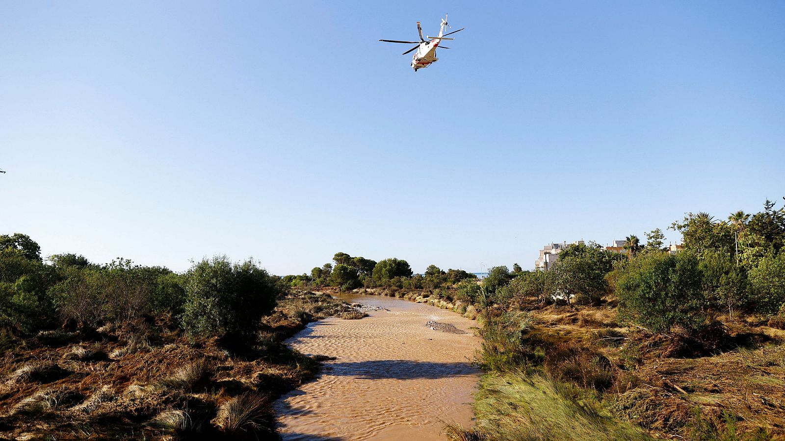 La alcaldesa de Cubelles: "Los testigos dicen que un menor y un adulto cayeron al agua" - Informativo 24h | Ver