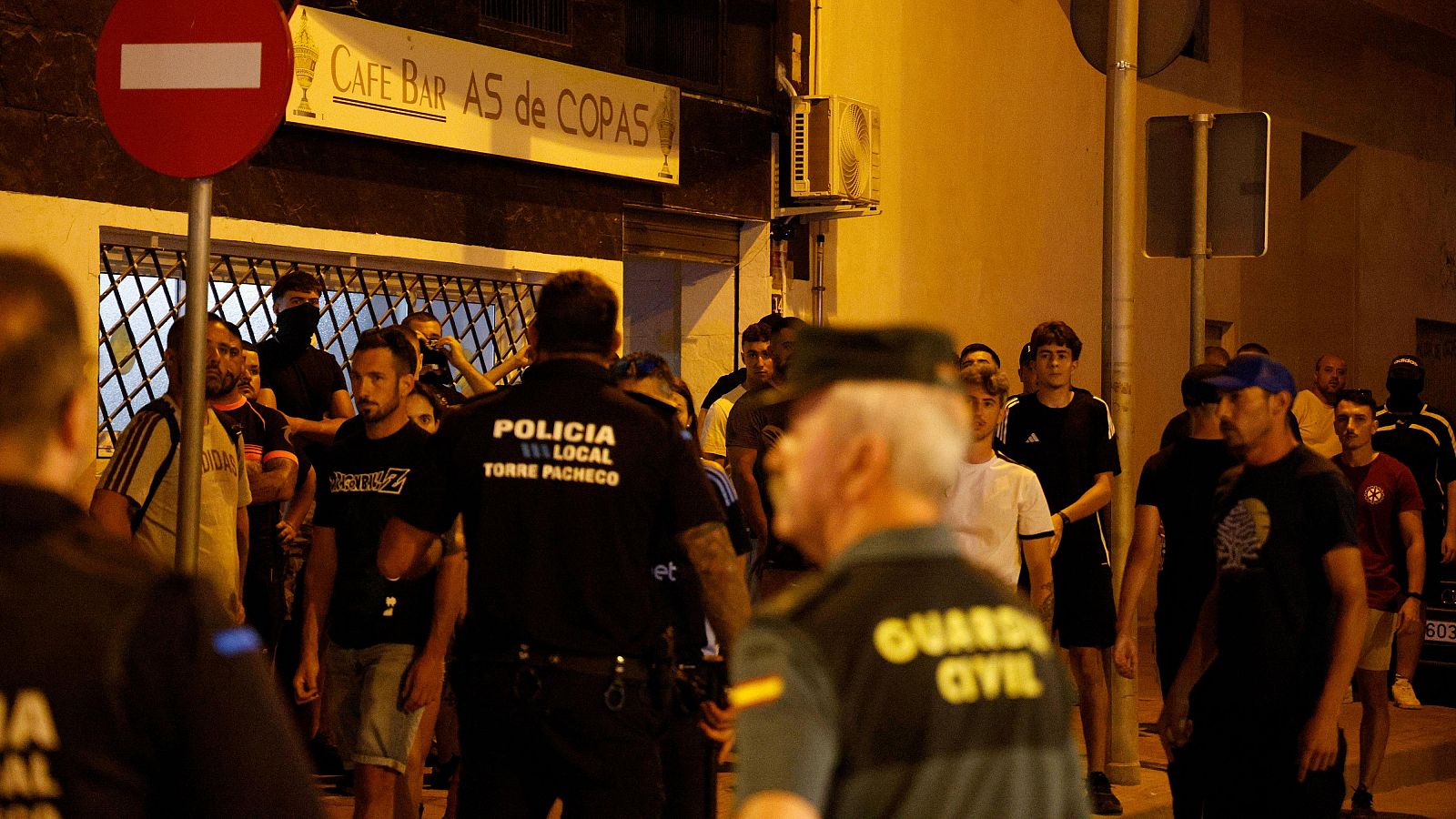 Un detenido y cinco heridos en disturbios en Torre Pacheco - Informativo 24h | Ver