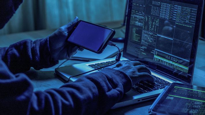 Fin de semana 24h - La Guardia Civil desarticula una organización criminal especializada en estafas masivas por internet