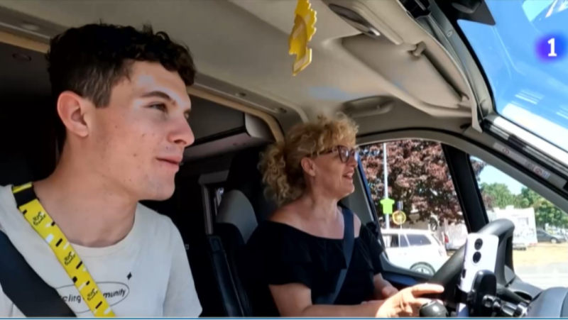 En caravana y etapa tras etapa, así sigue la familia de Iván Romeo el Tour de Francia