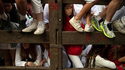 Los peligros de grabar con el teléfono móvil en los encierros de San Fermín