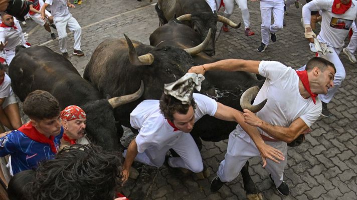 San Fermín - Octavo encierro de San Fermín 2025: vídeo a cámara lenta