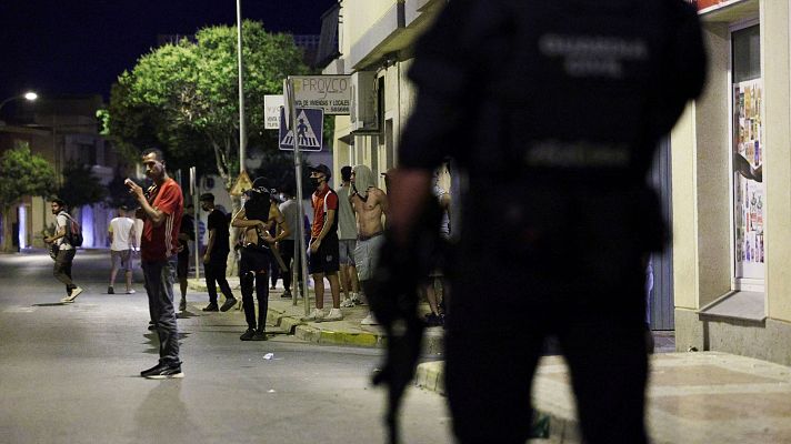 Telediario 1 - Detienen a dos jóvenes implicados en la agresión al vecino de Torre Pacheco que originó los disturbios