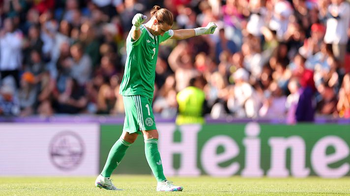  - Berger le niega el gol a Ewa Pajor con una gran reacción