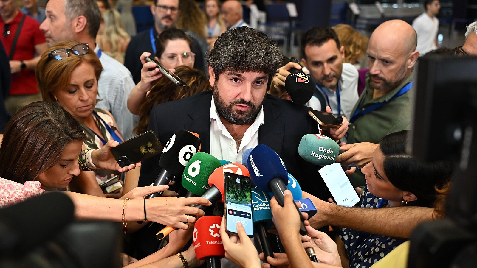 López Miras llama a la "calma" y pide al Gobierno de España "todos los efectivos de la Guardia Civil necesarios" | Ver