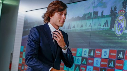lvaro Carreras en su presentacin con el Madrid: "Llego al mejor club del mundo"
