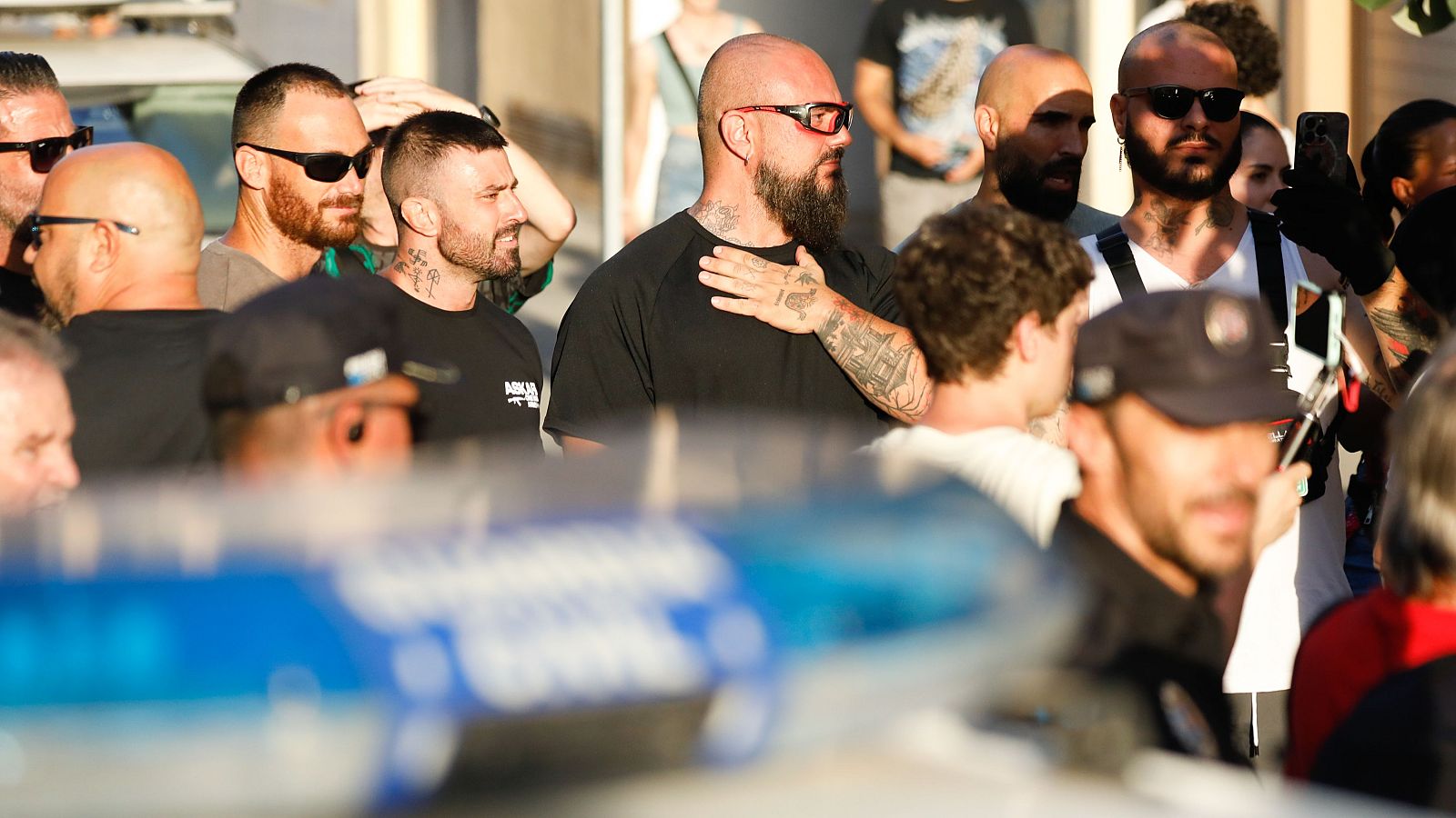 Tensión en Torre Pacheco: algunos periodistas son increpados por ultras - La hora de La 1 | Ver