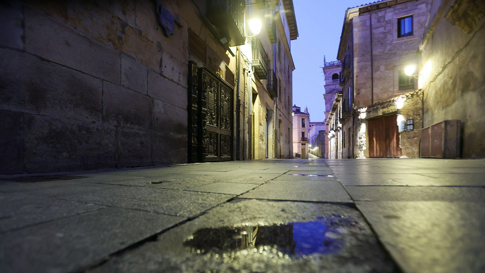 Un portero de discoteca apuñala de muerte a un varón de 42 años en Salamanca | Ver