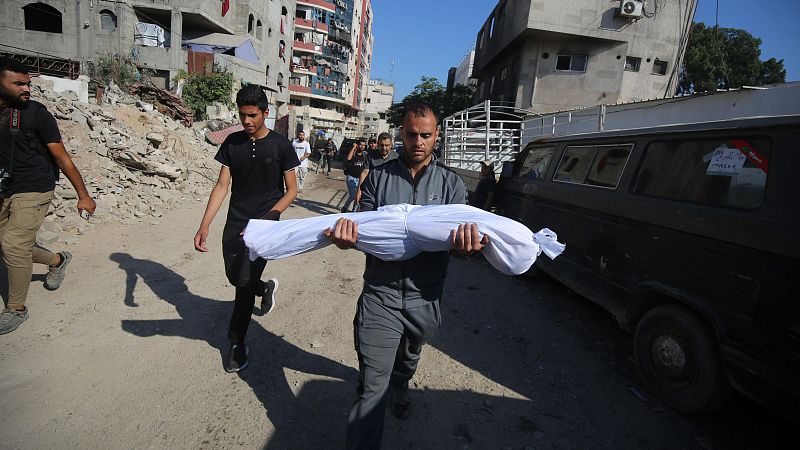 20 palestinos mueren aplastados buscando comida