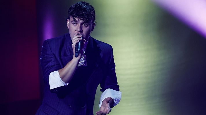 Premios Academia de la Moda Española - Quevedo canta "Kassandra" en los Premios Academia de la Moda Española 2025