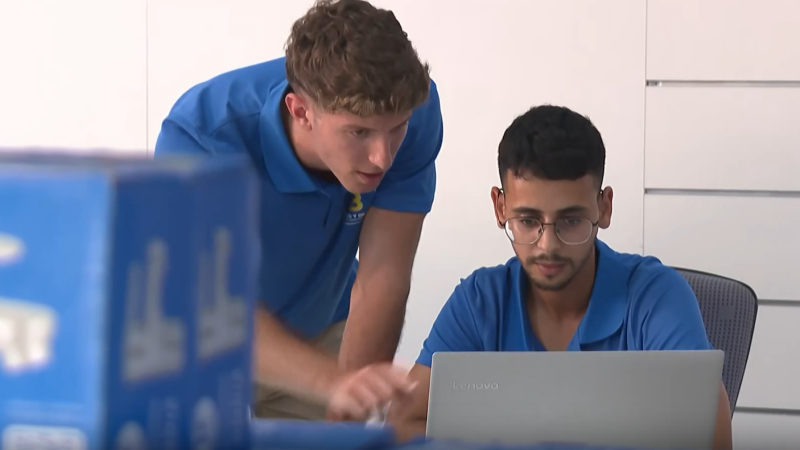 Toni y Marwan, jóvenes emprendedores de Torre Pacheco | Ver