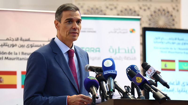 Sánchez apuesta en Mauritania por una migración "segura y legal" y recuerda que España fue un país de emigrantes