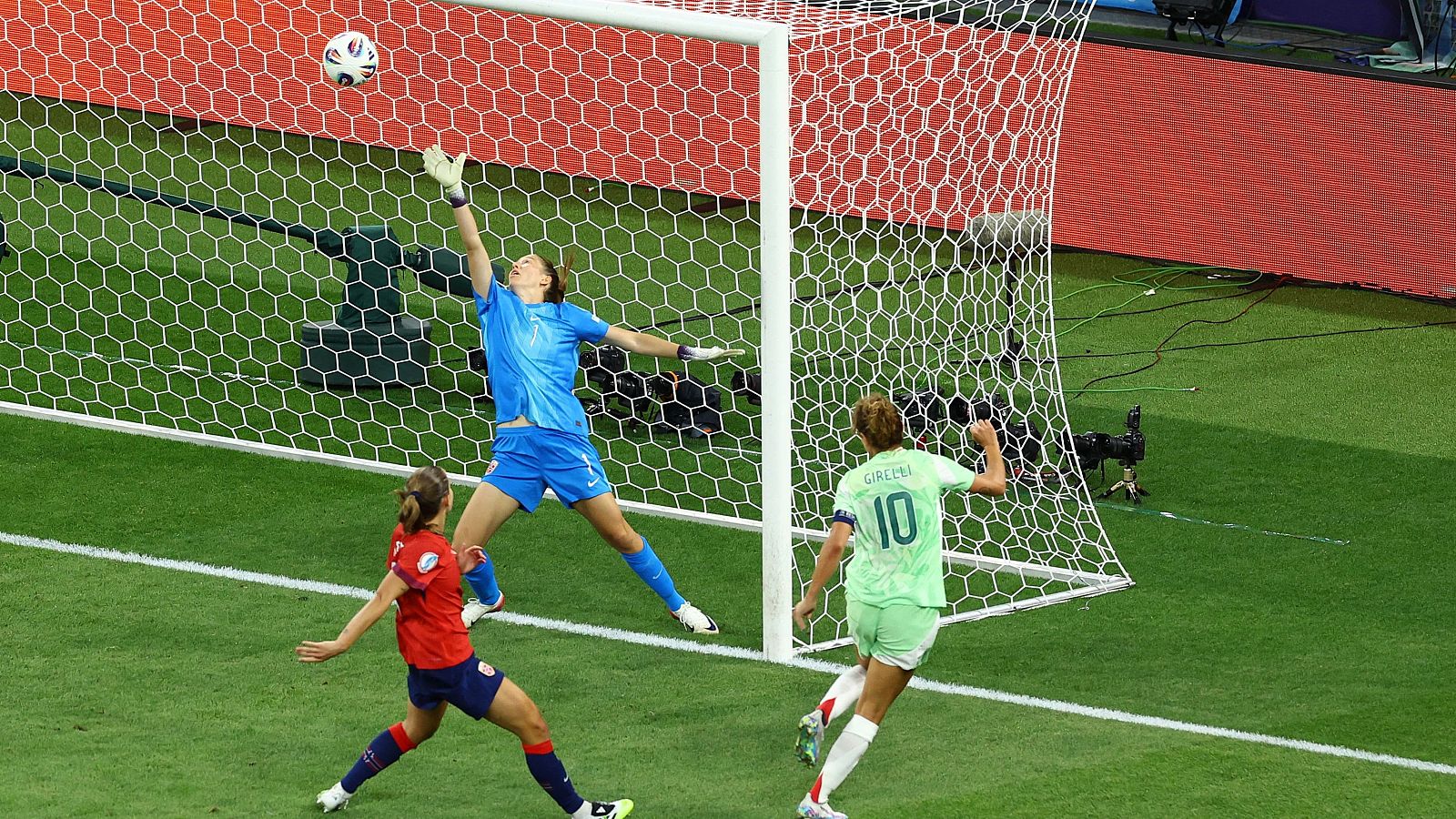 Girelli marca un golazo para meter a Italia en semifinales de la Euro 2025 - Eurocopa | Ver