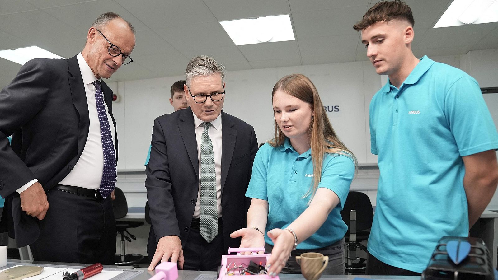 Reino Unido bajará la edad para votar a 16 años - La tarde en 24h | Ver