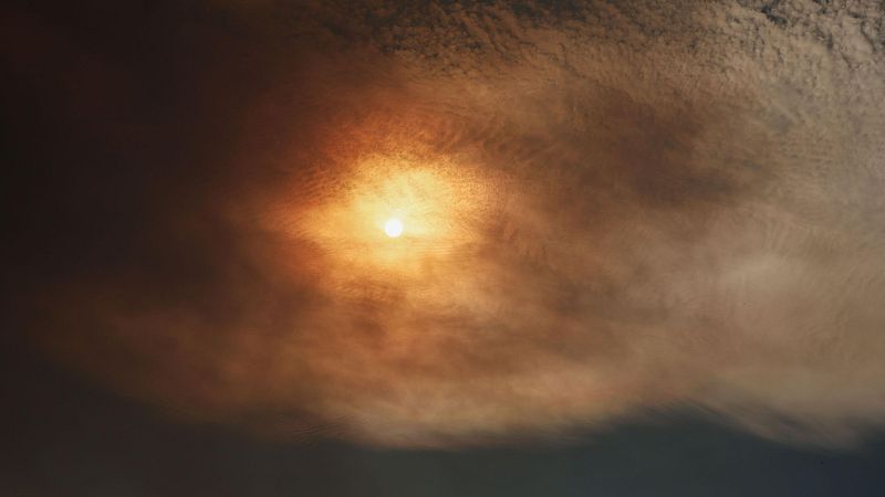 Un incendio en Méntrida, Toledo, obliga a evacuar parte de una urbanización cercana