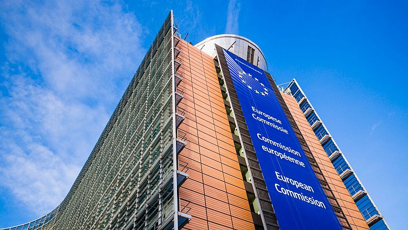 Bruselas abre procedimiento de infracción contra España por las normas que condicionan la opa de BBVA sobre Sabadell