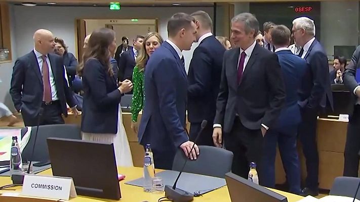 L'Informatiu - Un nou ajornament frena l'oficialitat del català a Europa