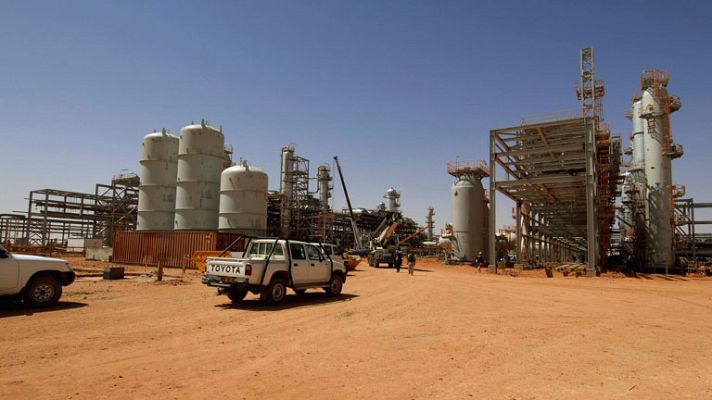 Telediario 1 - Un grupo islamista secuestra a varios occidentales en Argelia